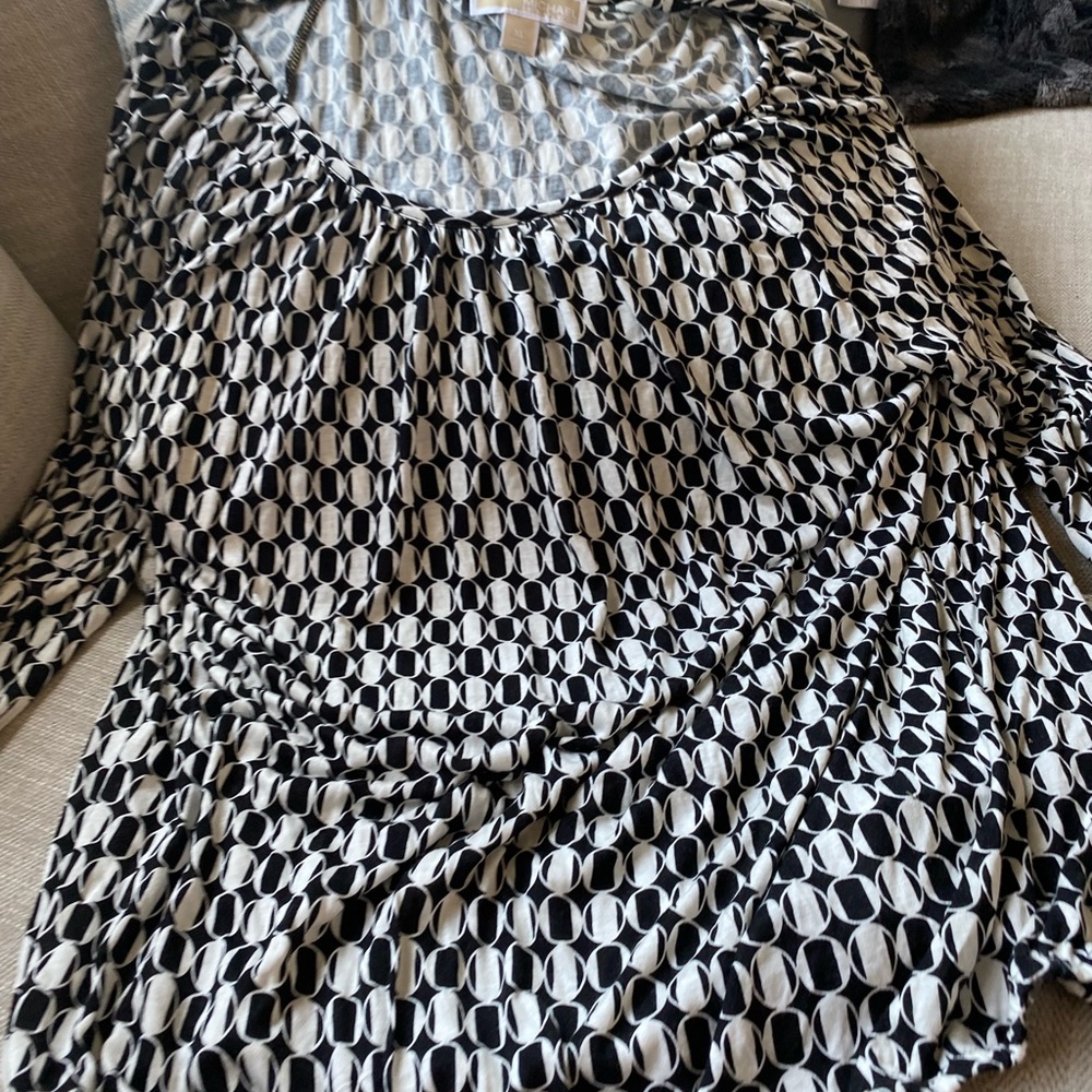 Women's Black & White Geometric Long Sleeve Tee